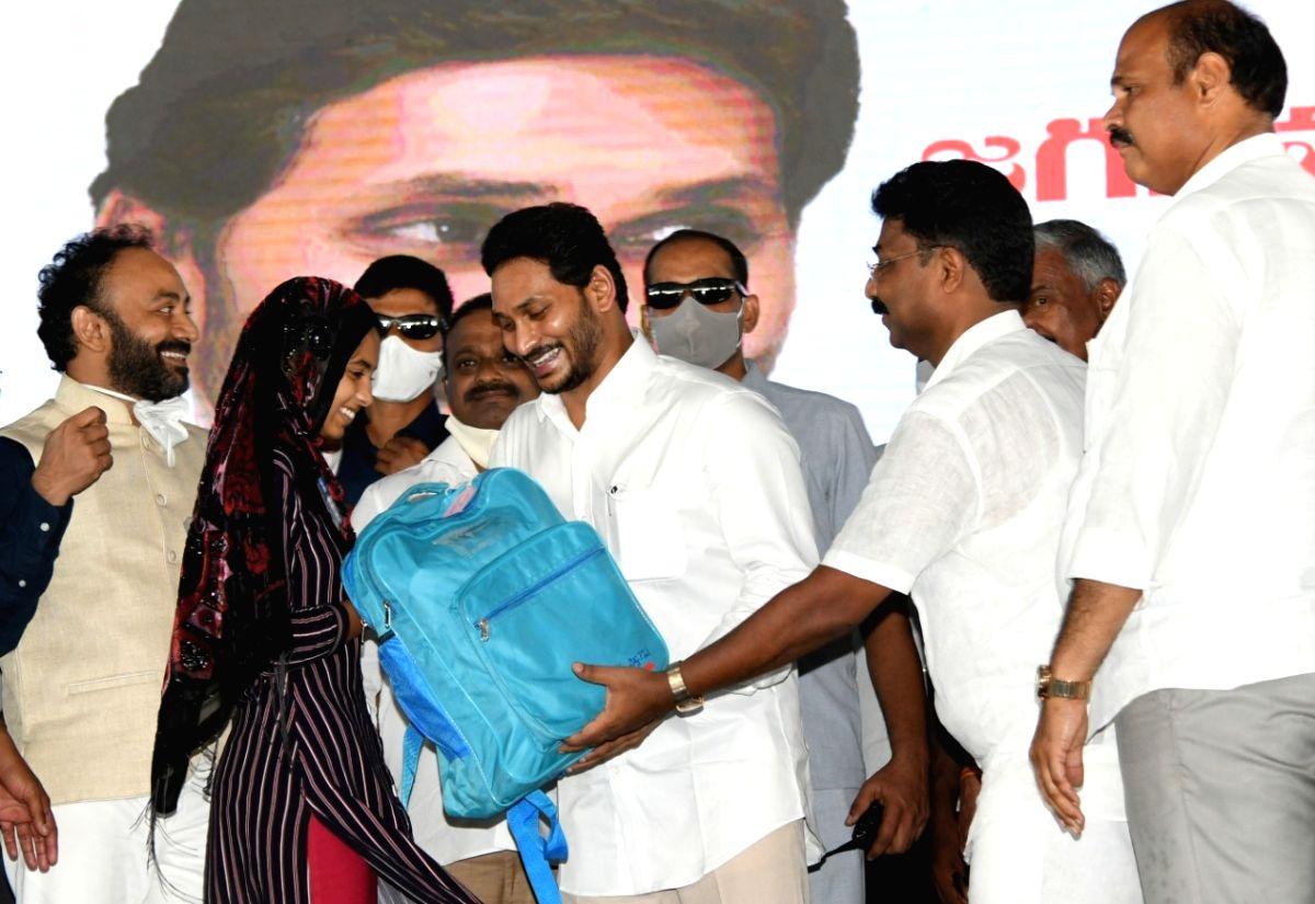 Andhra Pradesh CM launches "Jagananna Vidya Kanuka" scheme_30.1