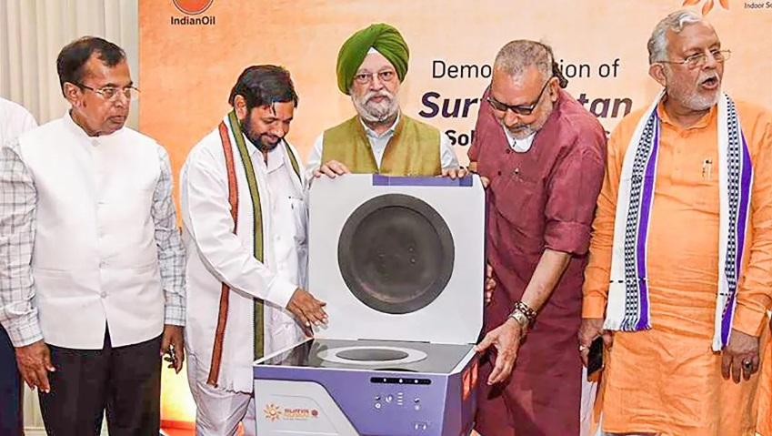 IOC unveils indoor solar cook top Surya Nutan_30.1