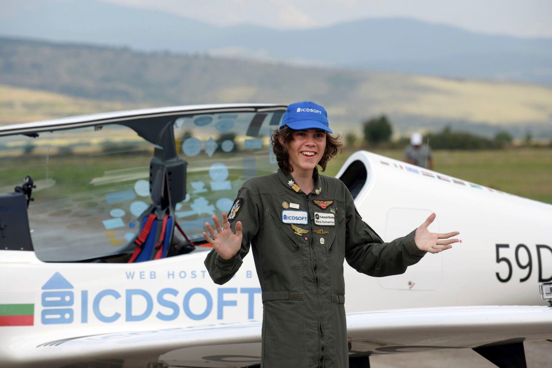 17-year-old pilot Mack Rutherford sets record for solo flight around world_30.1