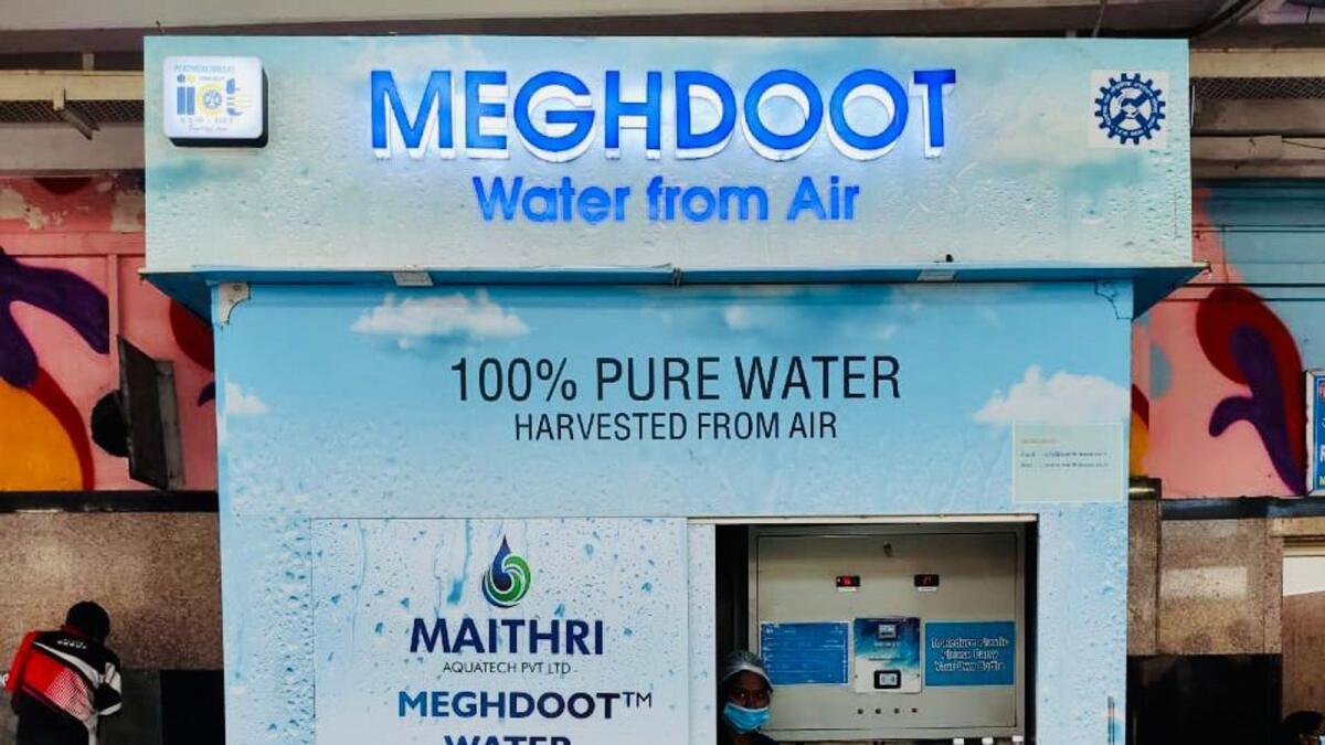 Indian Railway installed 'Meghdoot' machines at Mumbai stations_30.1