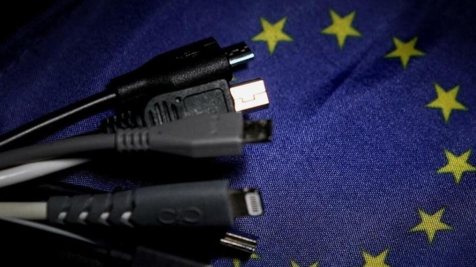 EU parliament approved adoption of world's first single charger rule_30.1