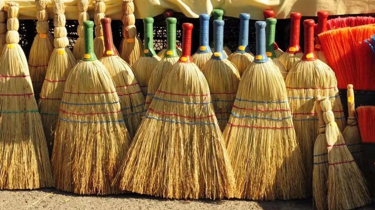 'Jhaadu Daan' Initiative Earns Place In India Book Of Records_30.1