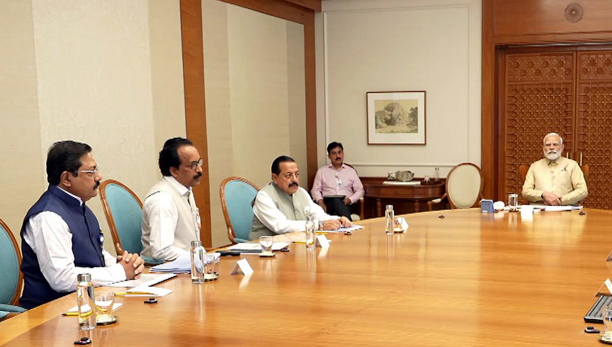 PM Modi directs ISRO to land on the moon by 2040_30.1