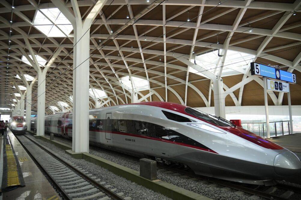 इंडोनेशिया ने लॉन्च किया दक्षिण पूर्व एशिया की पहली हाई-स्पीड रेलवे 'व्हूश' |_20.1