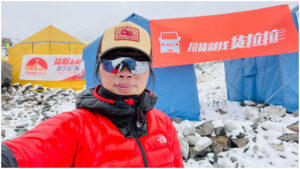 Hong Kong woman breaks record for fastest ascent of Everest | एव्हरेस्टच्या जलद चढाईचा हाँगकाँगच्या महिलेने विक्रम मोडला_30.1