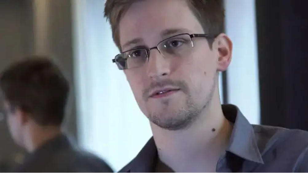Vladimir Putin grants Russian citizenship to Edward Snowden