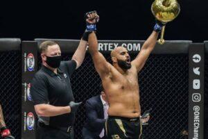 Arjan Bhullar becomes first Indian-origin fighter to win MMA title | एमएमए विजेतेपद मिळविणारा अर्जन भुल्लर हा भारतीय वंशाचा पहिला मुष्टियोद्धा ठरला_2.1