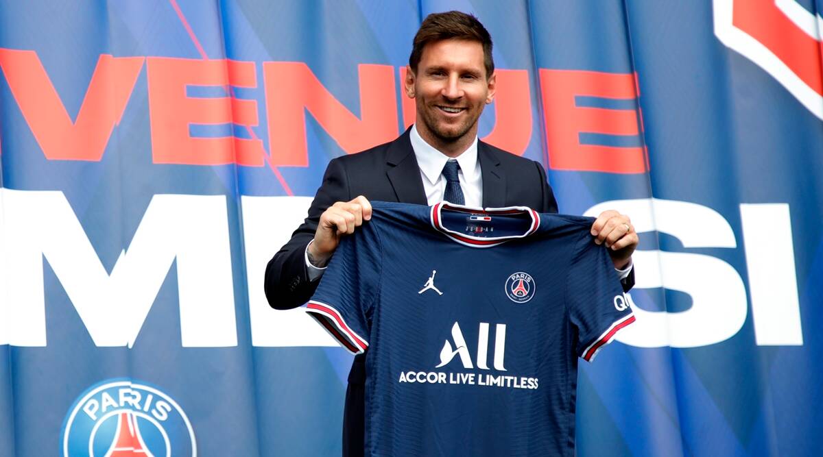 Messi signs for Paris St Germain | मेस्सीने पॅरिस सेंट जर्मेनसह करार केला