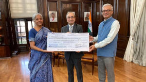 SBI Presents Record-breaking Dividend Cheque of Rs 5,740 Crore to Finance Minister