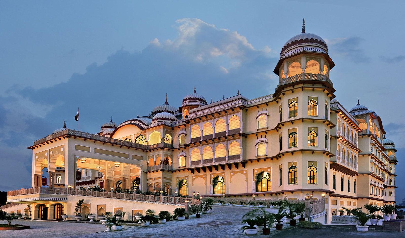 This hotel in Karnal, Haryana has more antiques than any museum |  Architectural Digest India