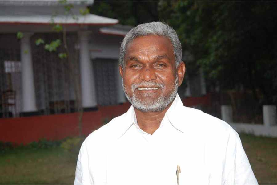 Champai Soren | Jharkhand: Who is Champai Soren, the new leader of the JMM  legislative party after Hemant Soren resigned as Chief Minister - Telegraph  India