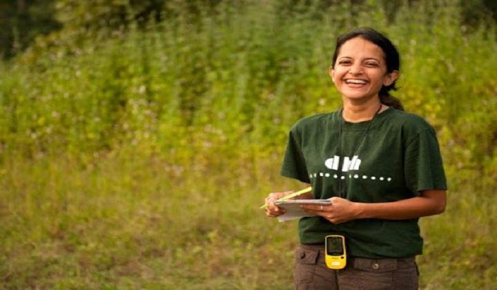 Krithi Karanth becomes 1st Indian woman to get 'Wild Innovator Award' | 'वाइल्ड इनोव्हेटर अवॉर्ड' मिळवणारी क्रिती कारंथ प्रथम भारतीय महिला ठरली._2.1