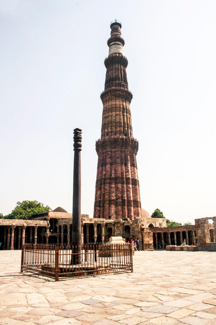 The 238 foot tall Qutb minar in the background, c. 1192, Qutb archaeological complex, Delhi (photo: Indrajit Das, CC BY-SA 4.0)