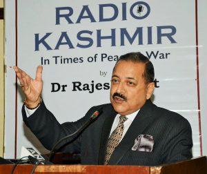 जितेंद्र सिंह ने राजेश भट्ट द्वारा लिखित पुस्तक 'रेडियो कश्मीर-इन टाइम्स ऑफ पीस एंड वॉर' का अनावरण किया |_2.1