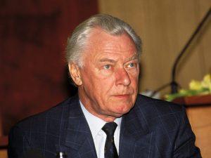 Former Danish Prime Minister Poul Schlueter Passes Away_4.1