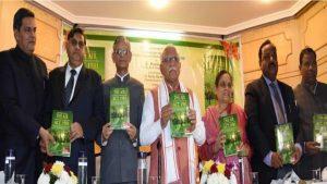 Manohar Lal Khattar releases book titled 'Haryana Environment and Pollution Code'_4.1