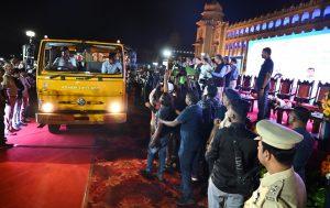 Nitin Gadkari unveiled first methanol run buses in Bengaluru_4.1