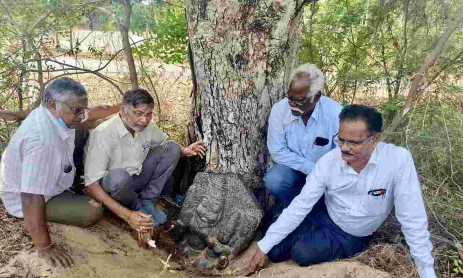 1,000-Year-Old Jaina Sculptures Discovered near Hyderabad, Telangana: Largest 'Dwarapala' Sculpture Found in Siddipet