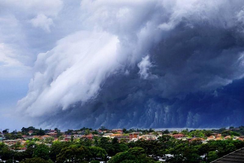 Shelf Cloud: A Spectacular and Powerful Cloud Formation