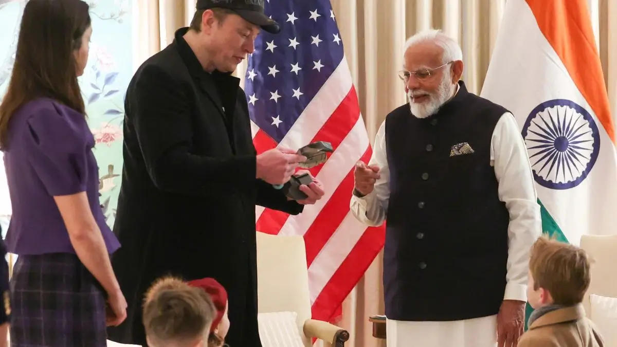 PM Modi Receives Starship Heatshield Tile from Musk