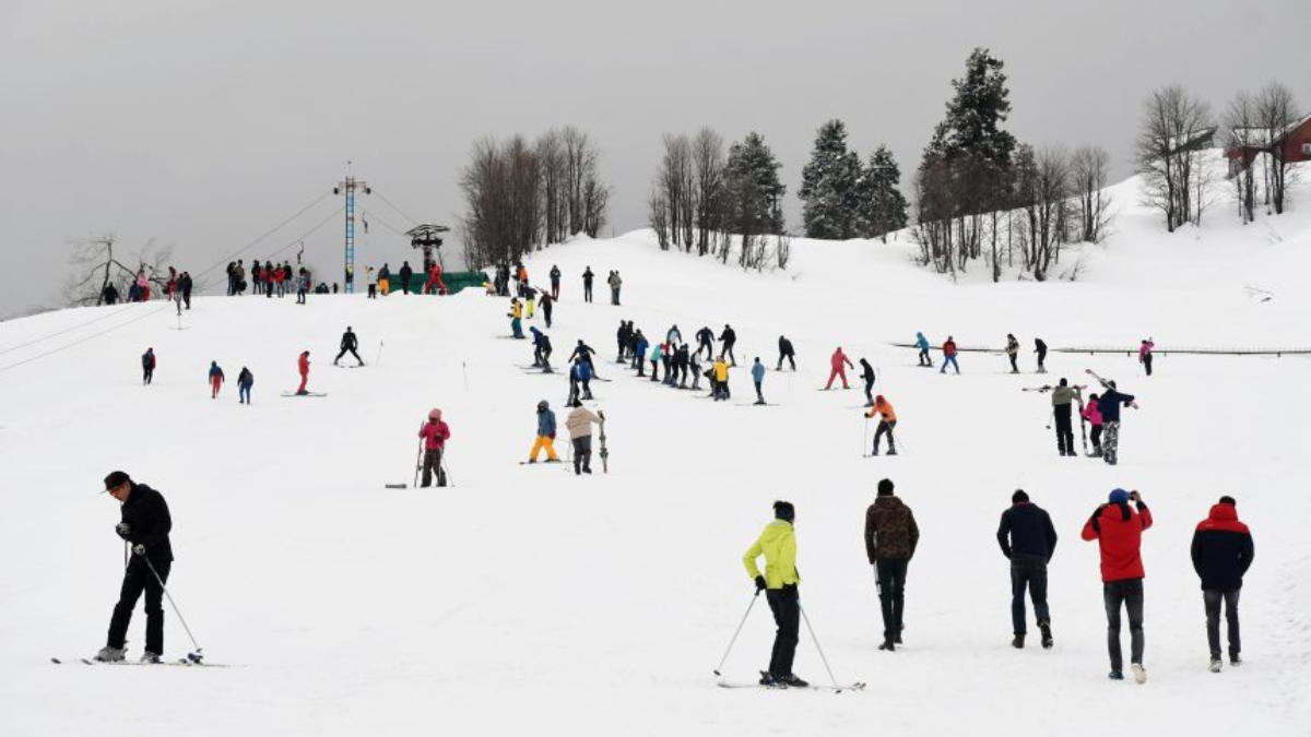 Gulmarg Gears Up for Khelo India Winter Games 2025 After Heavy Snowfall