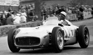 प्रसिद्ध मोटर-रेसिंग ड्राइवर सर स्टर्लिंग मॉस का निधन |_50.1