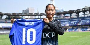 एआईएफएफ महिला फुटबॉलर ऑफ द ईयर 2020-21 चुनी गईं नंगंगोम ​बाला देवी |_50.1