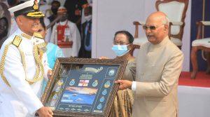 राम नाथ कोविंद ने भारतीय नौसेना स्क्वाड्रन को 'राष्ट्रपति मानक' प्रदान किया |_50.1