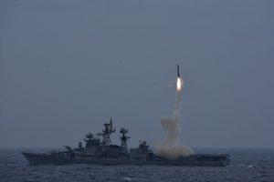 भारत ने नौसैनिक संस्करण ब्रह्मोस क्रूज मिसाइल का सफल परीक्षण किया |_50.1