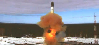 रूस ने दुनिया की "सबसे शक्तिशाली" परमाणु-सक्षम अंतरमहाद्वीपीय बैलिस्टिक मिसाइल "RS-28 SARMAT," का परीक्षण किया |_50.1