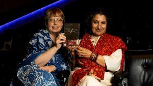 भारतीय उपन्यास 'टॉम्ब ऑफ सैंड' ने जीता अंतर्राष्ट्रीय बुकर पुरस्कार |_50.1