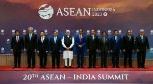 प्रधान मंत्री मोदी ने 20वें आसियान-भारत शिखर सम्मेलन और 18वें पूर्वी एशिया शिखर सम्मेलन में भाग लिया