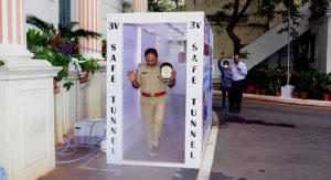 तेलंगाना में लोगों को सैनिटाइज करने के लिए लगाई गई 'V Safe Tunnel' |_40.1