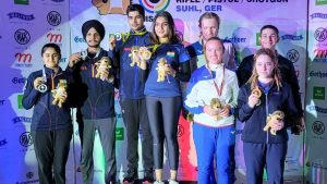 ISSF Junior World Cup: ईशा सिंह, सौरभ चौधरी ने मिश्रित टीम पिस्टल में स्वर्ण जीता |_40.1