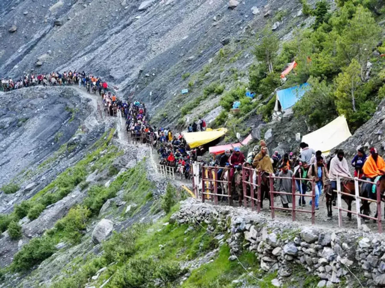 Amarnath Yatra 2023: Jammu-Kashmir LG Flags off First Batch of Pilgrims