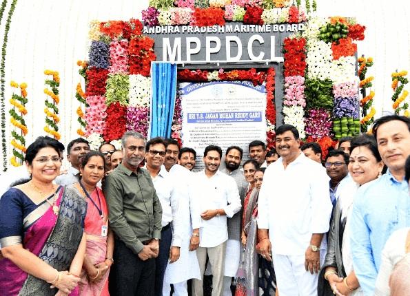 Andhra Pradesh CM lays foundation stone for Mulapeta port_40.1