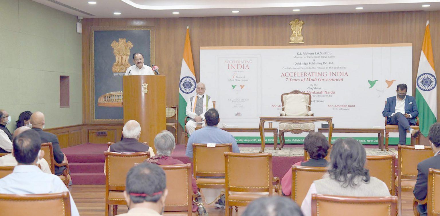 Vice President releases book 'Accelerating India: 7 Years of Modi Government'| 'ത്വരിതപ്പെടുത്തുന്ന ഇന്ത്യ: മോദി സർക്കാരിന്റെ 7 വർഷം' എന്ന പുസ്തകം ഉപരാഷ്ട്രപതി പ്രകാശനം ചെയ്തു_30.1