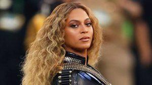 Popstar Beyonce honored with BET 2020 Humanitarian Award_40.1