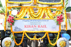 Andhra Pradesh CM flags off south India's first Kisan rail_40.1