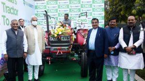 Gadkari launches India's first CNG Tractor_4.1