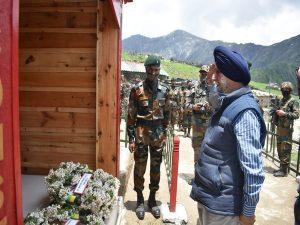 भारतीय सेना ने कैप्टन गुरजिंदर सिंह सूरी के युद्ध स्मारक का उद्घाटन किया |_3.1