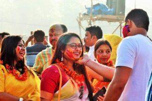 पश्चिम बंगाल ने मनाया 'डोल उत्सव' या 'डोल जात्रा' |_3.1