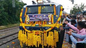 'भारत गौरव योजना' के तहत भारत की पहली निजी ट्रेन सेवा को हरी झंडी दिखाई गई |_3.1