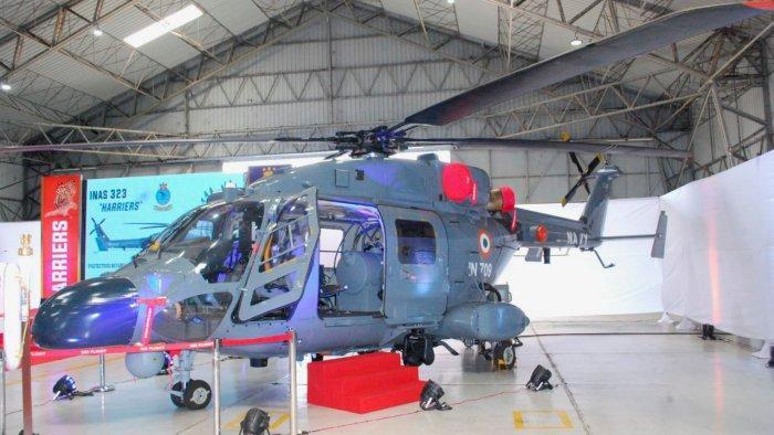Indian Navy inducted three ALH MK III advanced light helicopters | भारतीय नौदलाने तीन एएलएच एमके तृतीय प्रगत हलके हेलिकॉप्टर समाविष्ट केले_2.1