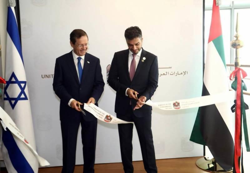 UAE becomes 1st Gulf nation to open embassy in Israel | इस्राईलमध्ये दूतावास उघडणारा युएई पहिला आखाती देश_30.1