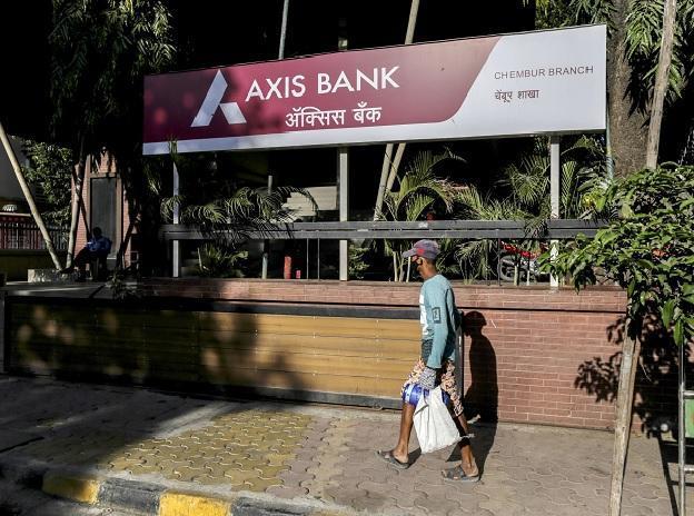 Axis Bank ties up with BharatPe for PoS business