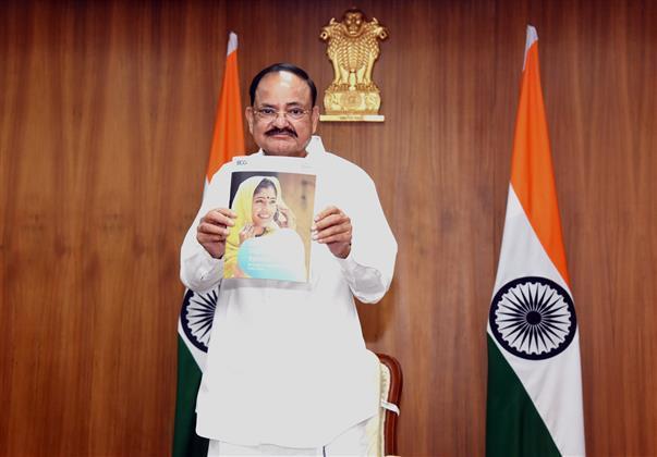 Vice President M. Venkaiah Naidu released the book ‘Srimadramayanam’