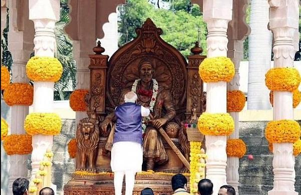 Prime Minister Narendra Modi unveils the statue of Chhatrapati Shivaji Maharaj