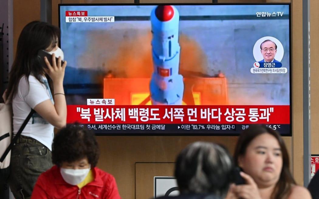 North Korea's First Spy Satellite Launch Ends in Failure_40.1