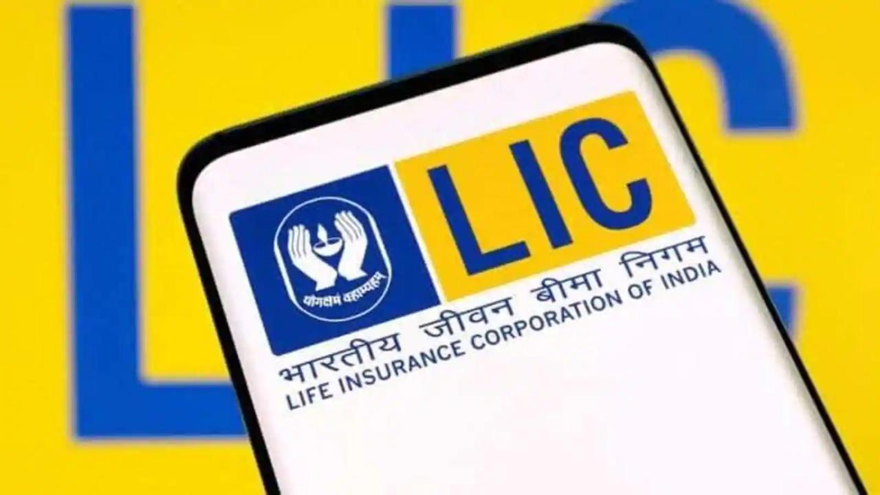 LIC Raises Stake in Tech Mahindra to 8.88% Through Open Market Transactions_50.1